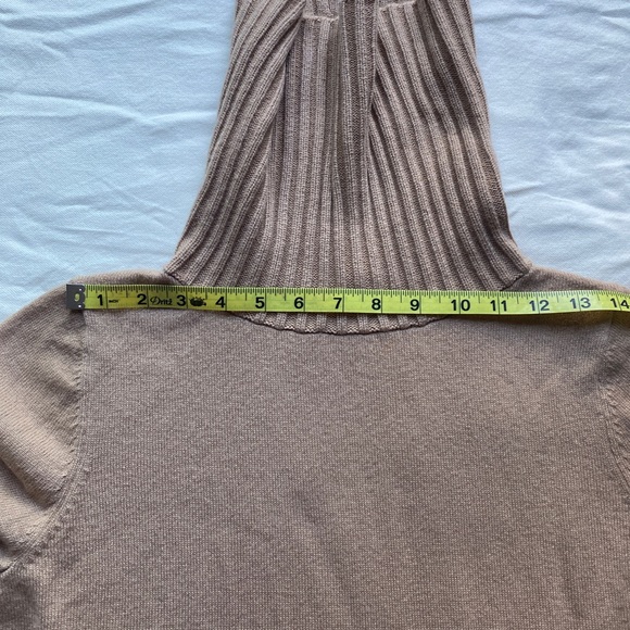 The Reset R Label wool cashmere blend turtle neck sweater. Camel color. Women M. - Picture 7 of 7